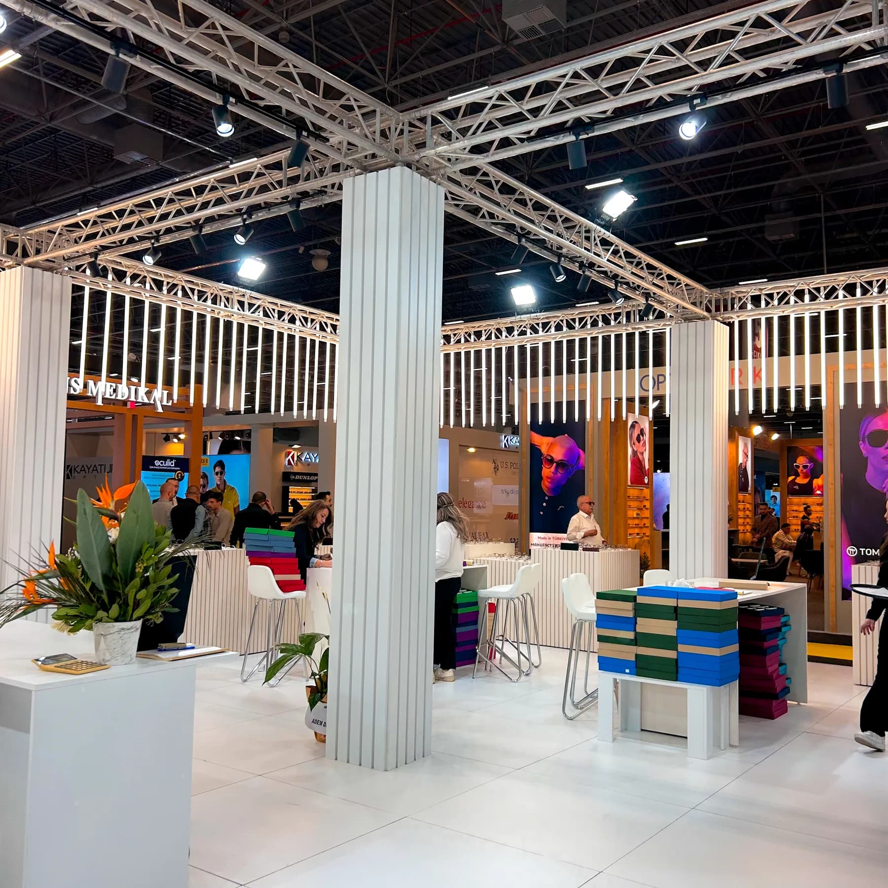 Bosphorus Optik — White vertical elements define a bright, open display space.