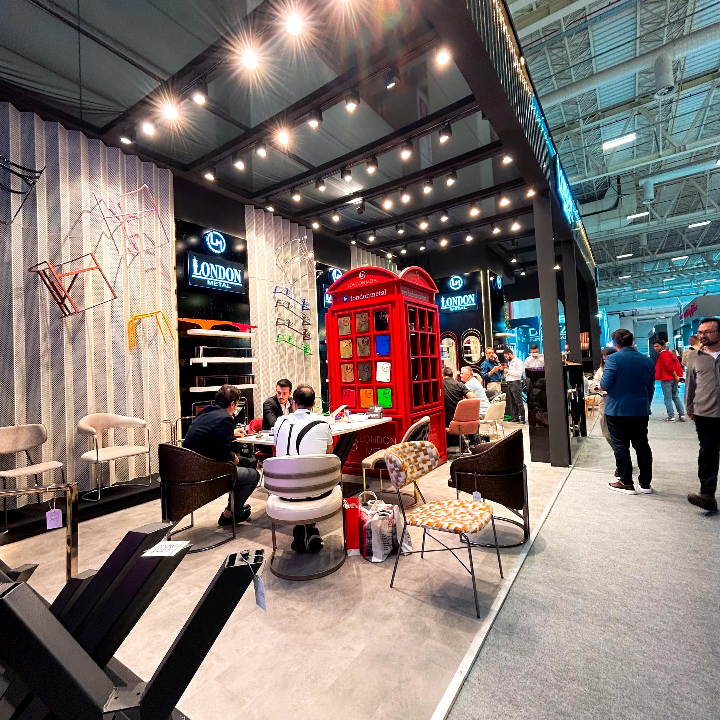 Custom exhibition stand with a strong architectural frame